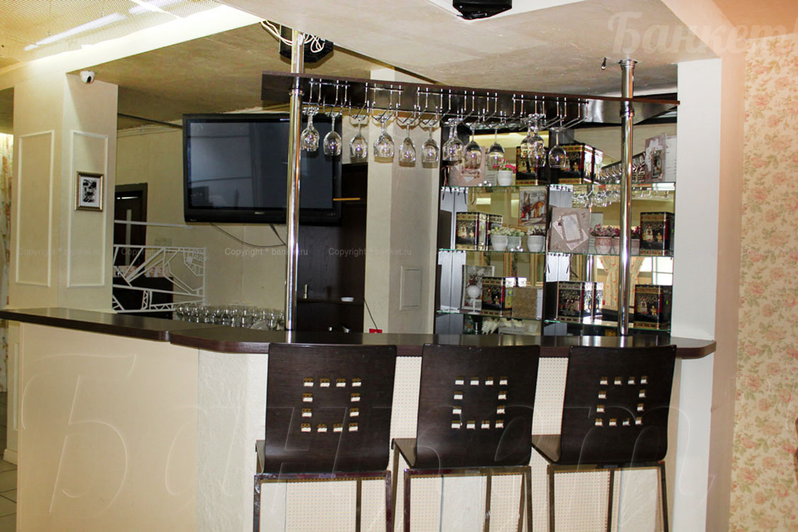 Основной зал —  Кафе La Familia