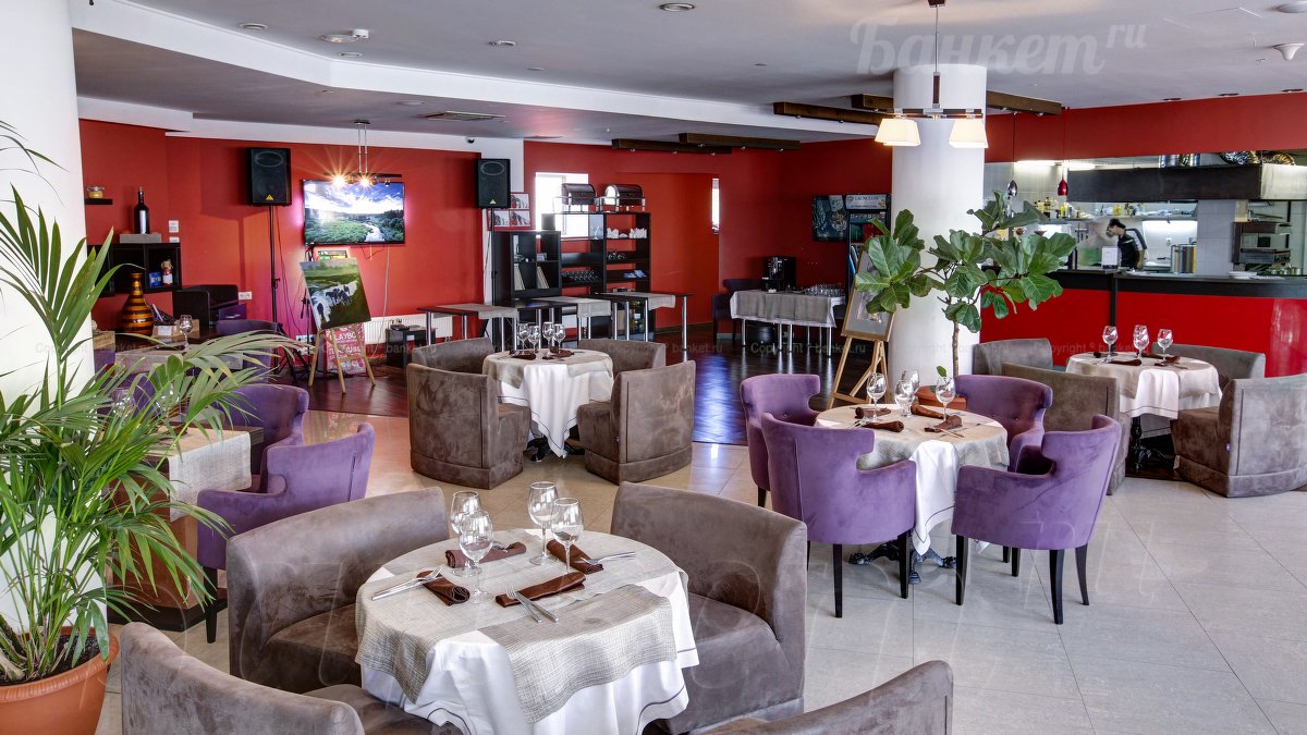 Основной зал — Food is Love