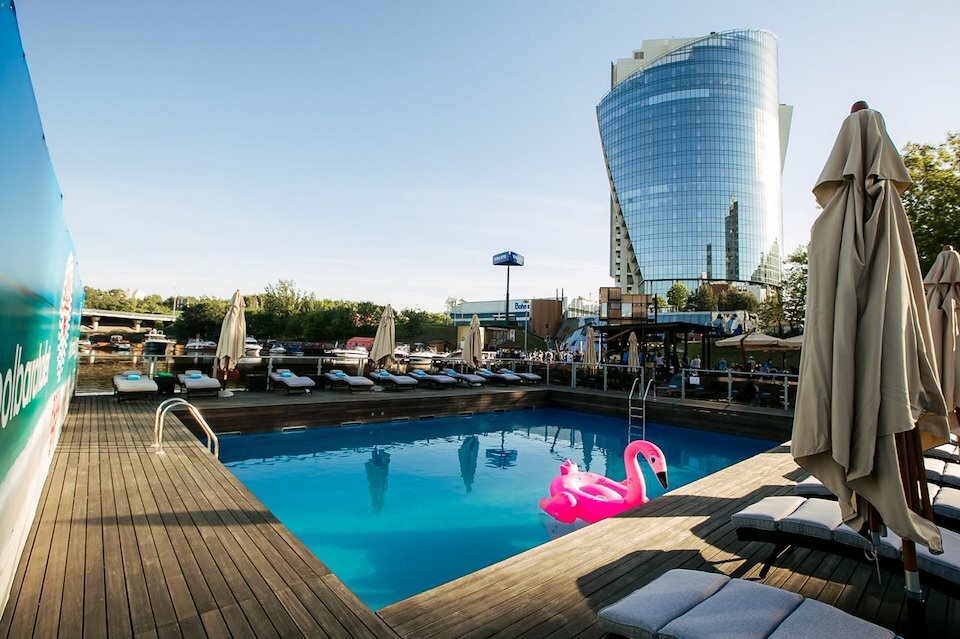 Зал — Pool Bar Chalet