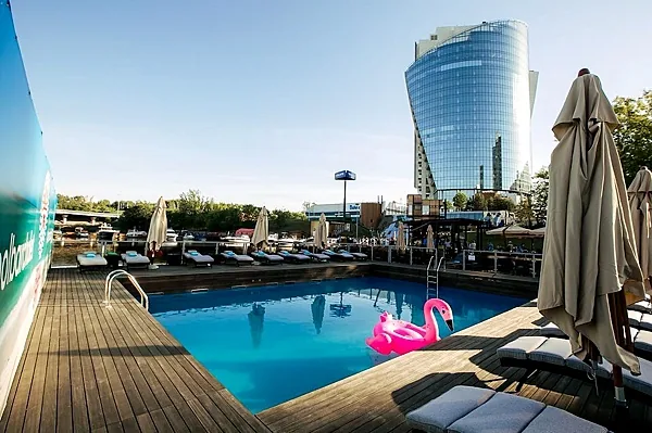 Pool Bar Chalet, Зал — фото
