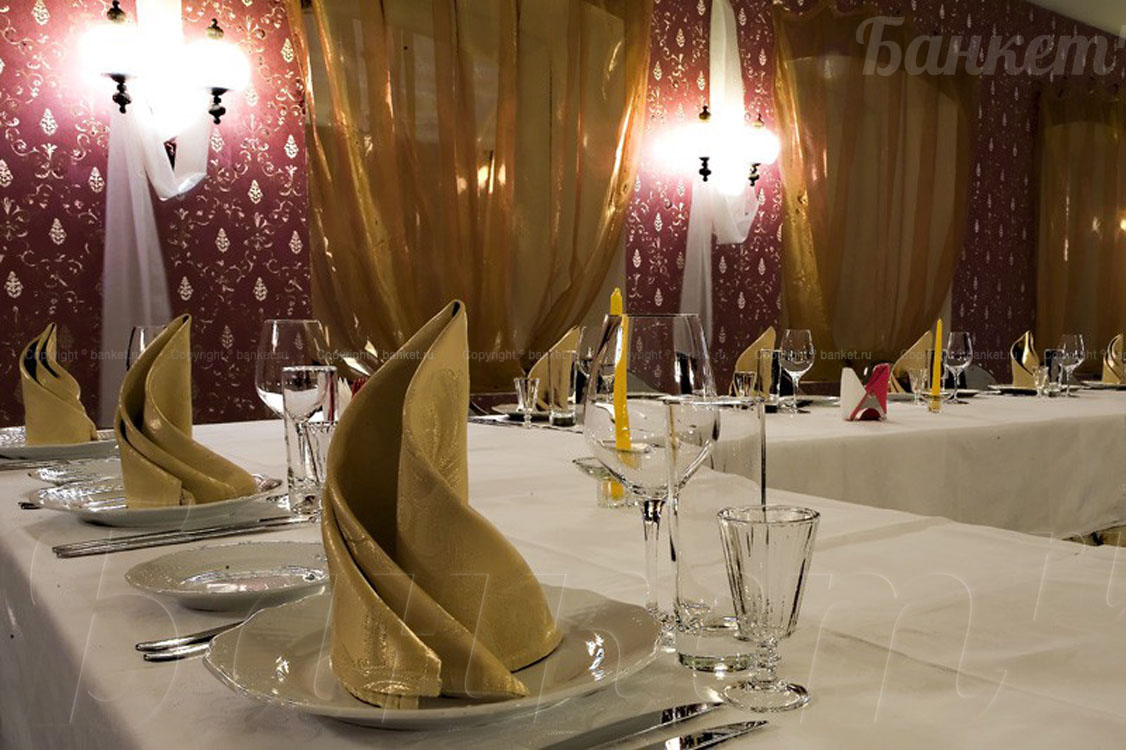 Бордовый зал — Ресторанъ Купеческiй