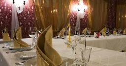 Бордовый зал