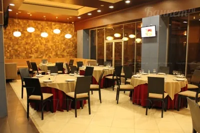 Lounge кафе — Банкетный зал Ролл Холл