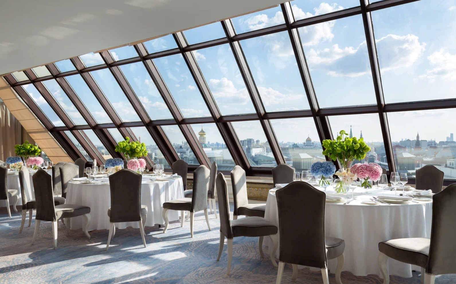 Зал — банкетный зал Rooptop Hall, The St. Regis Moscow Nikolskaya