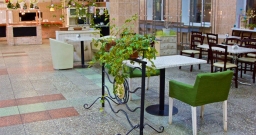 French Bistro / Френч Бистро ( м. ул.1905 года) — интерьер зала