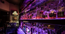 Зона напротив бара — фото 6