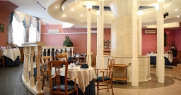 Основной зал — интерьер зала