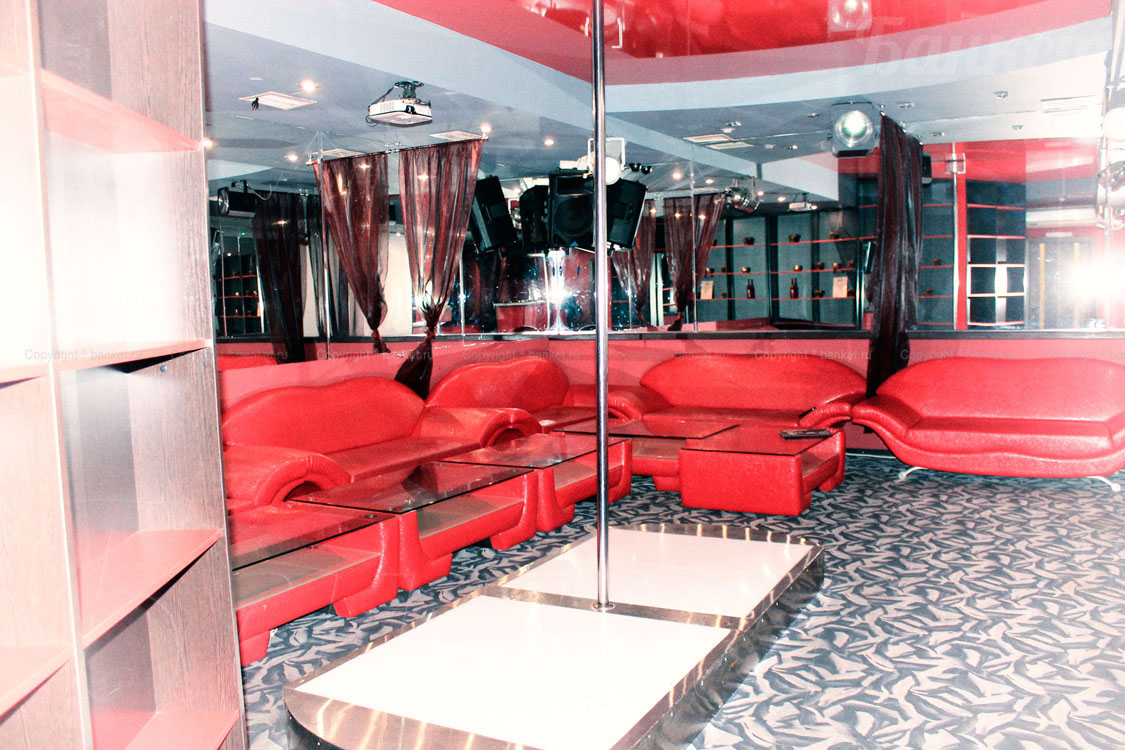 Основной зал — Кафе-бар Бермуды / Bermudy