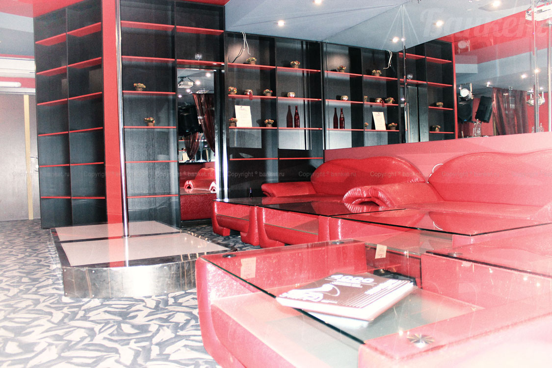 Основной зал — Кафе-бар Бермуды / Bermudy