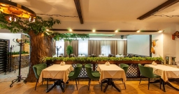 Основной зал