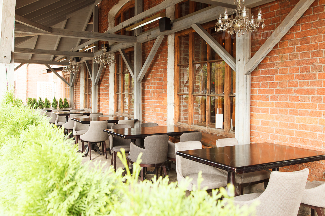 Летняя веранда ресторана — Ресторан Бочка