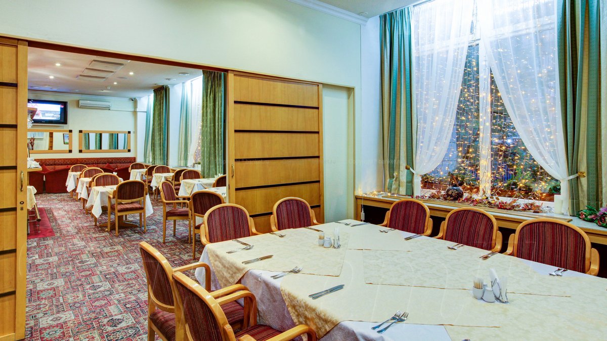 Зал ресторана Каминный — Отель - Ресторан Бега