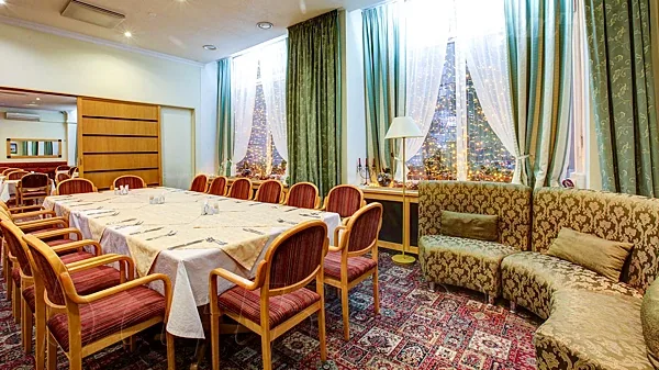 Отель - Ресторан Бега, Зал ресторана Каминный — фото