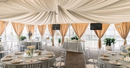 Веранда Гуси-Лебеди — интерьер зала