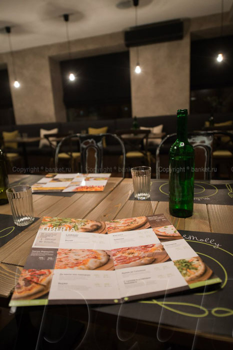 Основной зал — Кафе-бар Mike&Molly