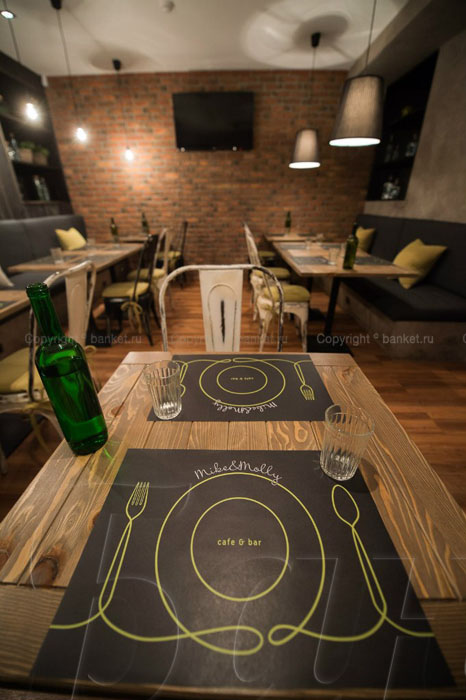 Основной зал — Кафе-бар Mike&Molly