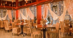 Основной зал — интерьер зала