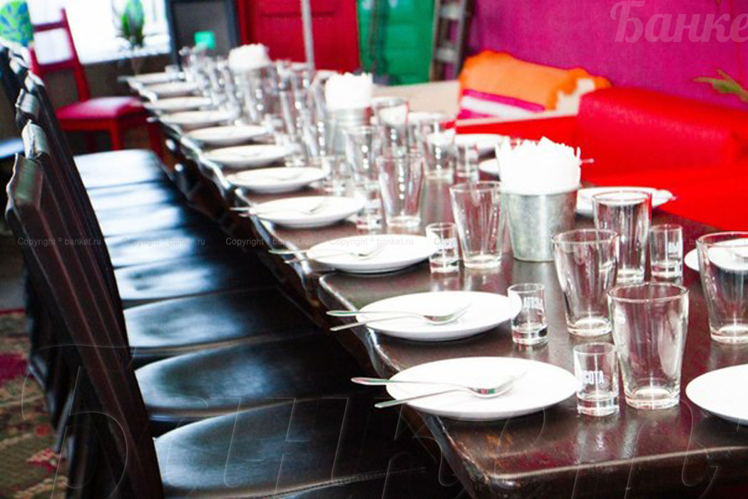 Основной зал — Арт-Паб Немец Перец Колбаса