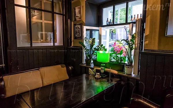 Lawson's Bar, Основной зал — фото