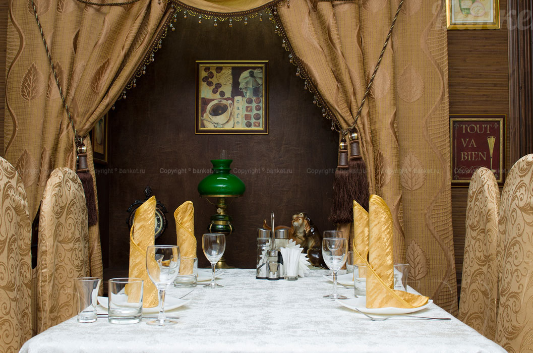 Основной зал — Кафе Bon Voyage