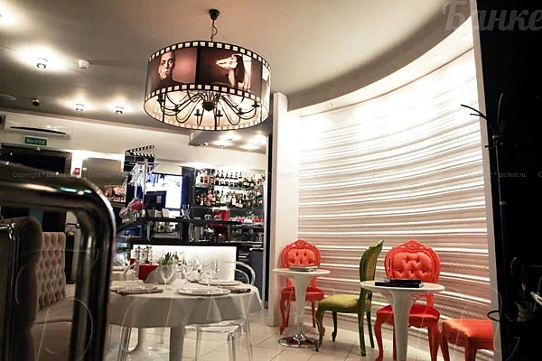 Charisma cafe / Харизма кафе, Основной зал — фото
