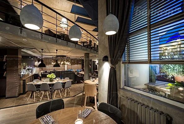 Ресторан Food Embassy, Зал 1 этажа — фото
