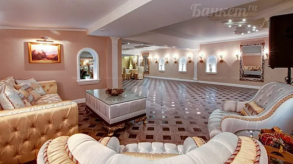 Бадам, Основной зал — фото