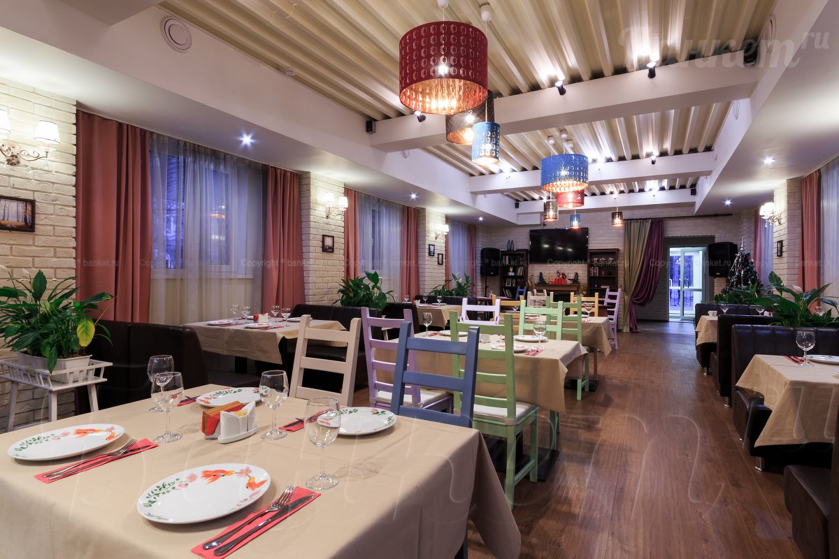 Семейное кафе 7-Я — Основной зал (1-й этаж), фото банкетного зала