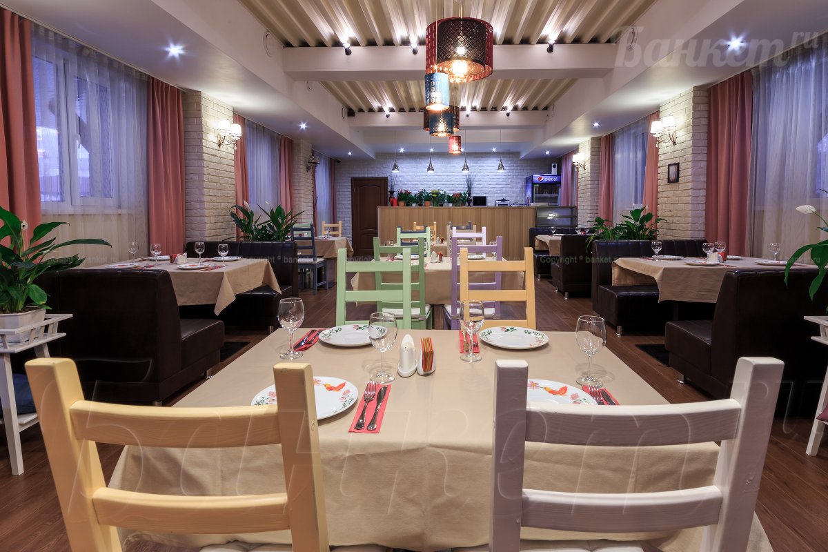 Основной зал (1-й этаж) — Семейное кафе 7-Я