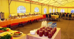 Шатер на Лесном озере Шатер на Лесном озере — интерьер зала