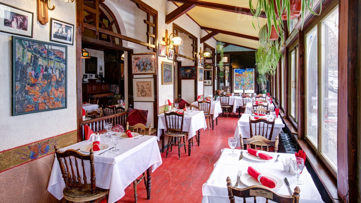 Основной зал  с сценой — фото 15