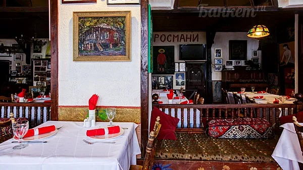 Основной зал  с сценой — Ресторан У Пиросмани, Москва
