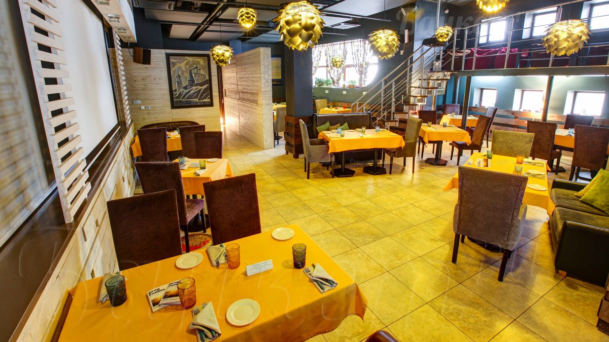 Зал кафе — Garden Lounge