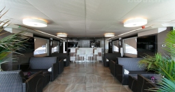 Палуба с баром — подробнее о зале