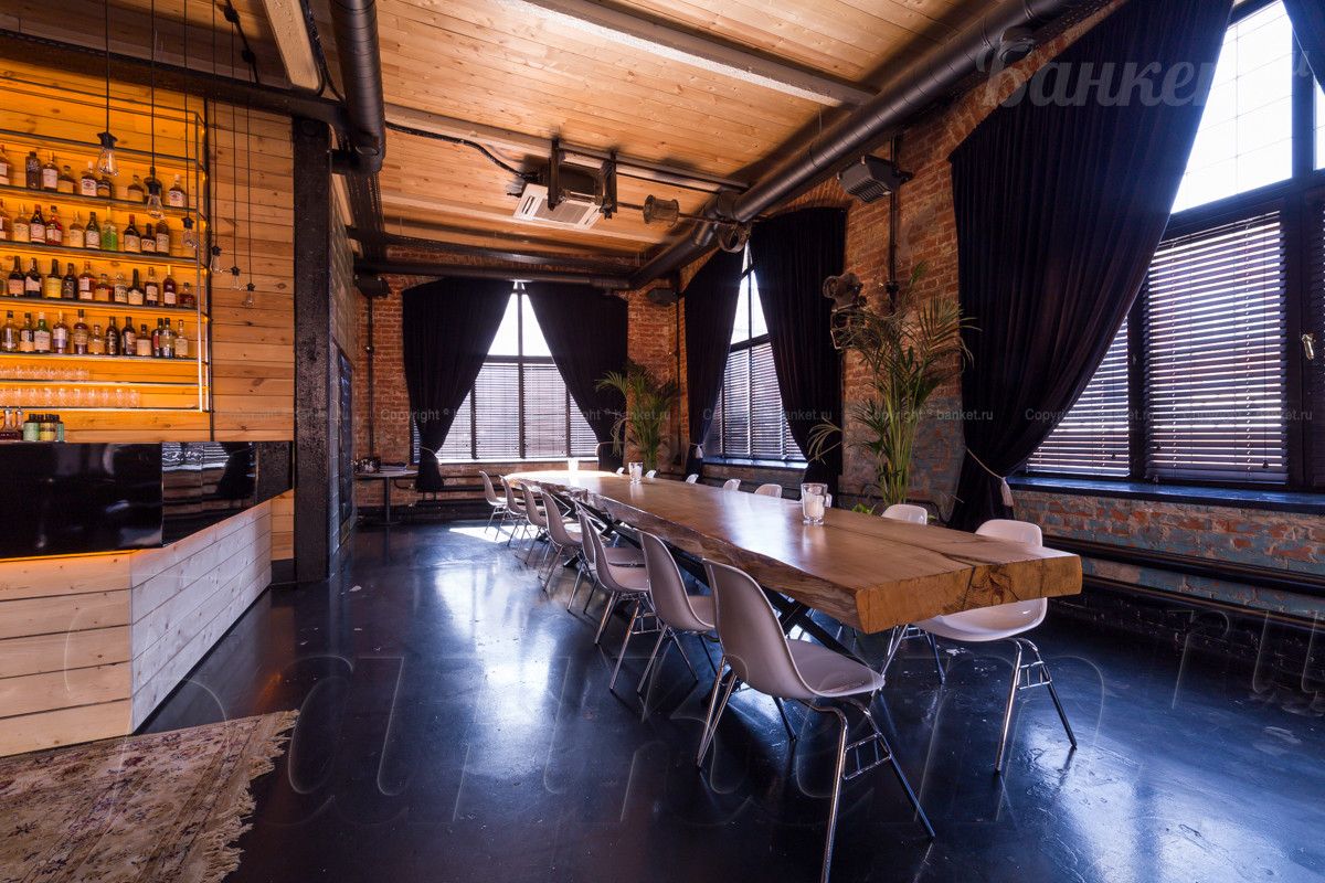 Зал на втором этаже — Клуб-ресторан Hooligan