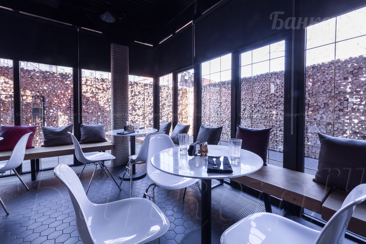 Зал на первом этаже — Клуб-ресторан Hooligan