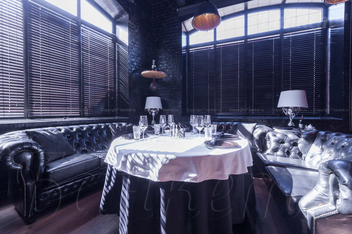 Зал на первом этаже — Клуб-ресторан Hooligan