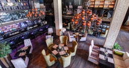 Основной зал первый этаж — интерьер зала