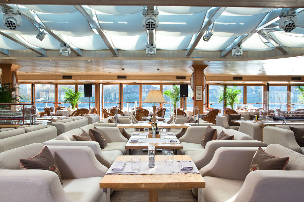 Основной зал — Ресторан-яхта Чайка