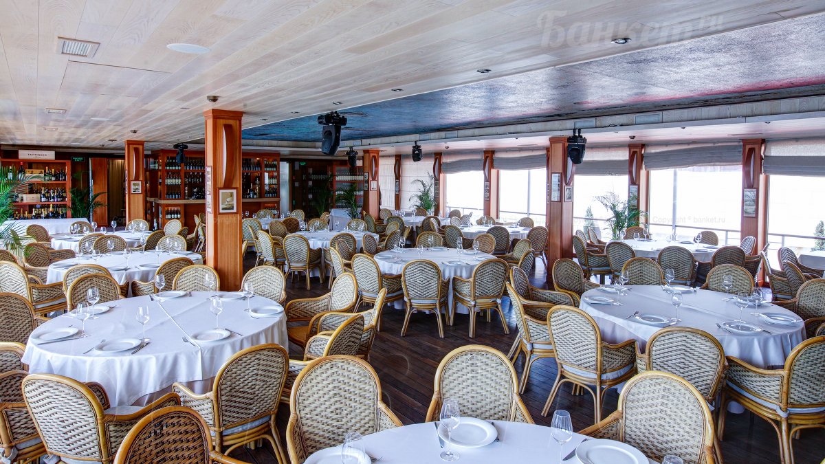 Ресторан-яхта Чайка — Банкетный зал, фото банкетного зала
