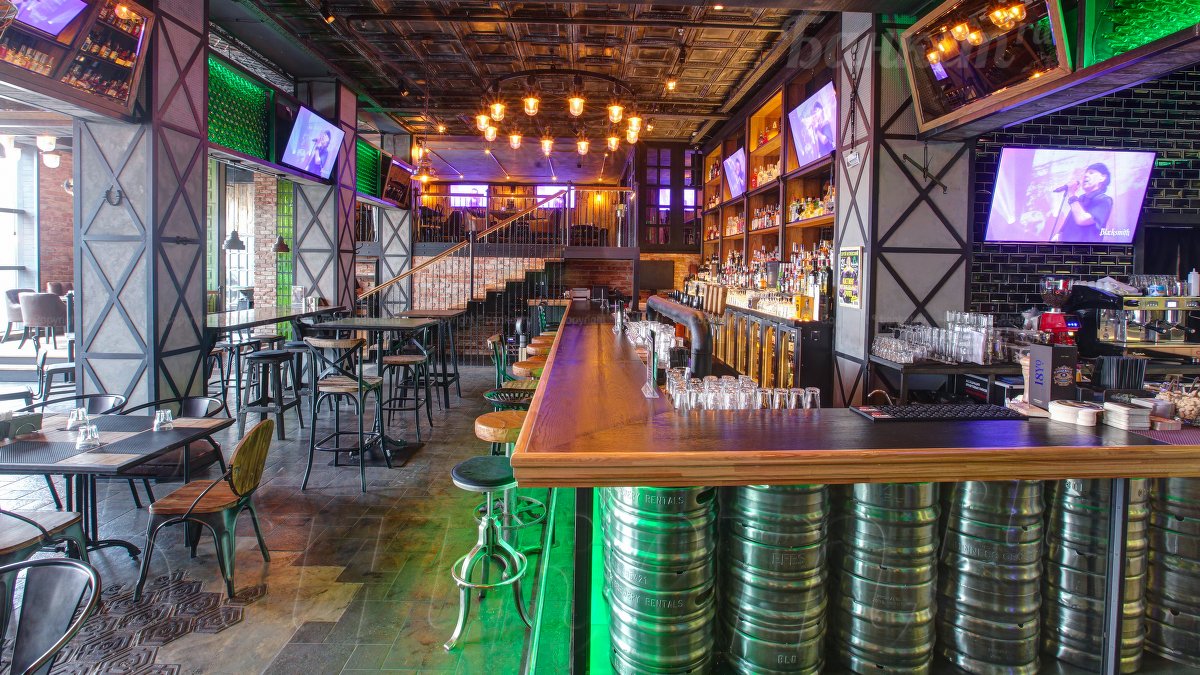 Основной зал — BlackSmith Паб