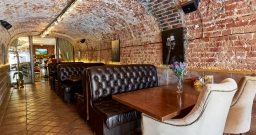 Loft бар — интерьер зала