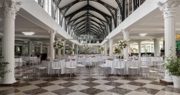 Небо — интерьер зала