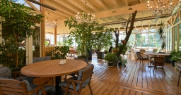 Форест — интерьер зала