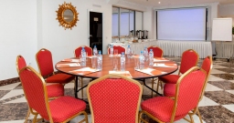 Форум — интерьер зала