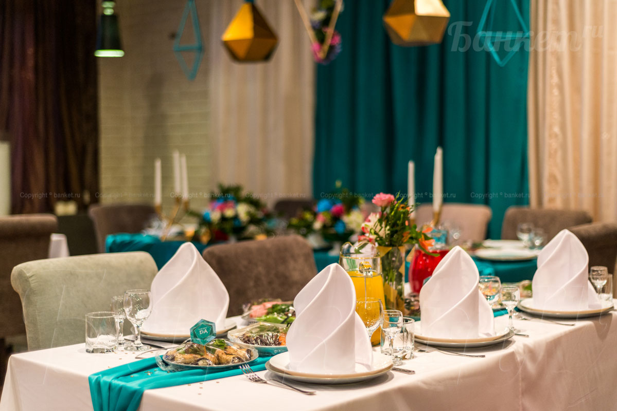 Основной зал — Loft-Кафе Малаша