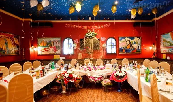 Восточный зал — интерьер зала