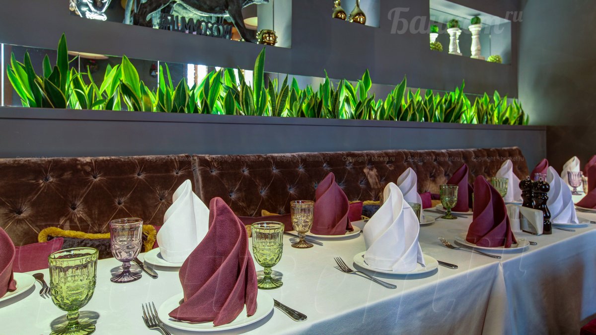 Основной зал — PLUM Restaurant & Bar