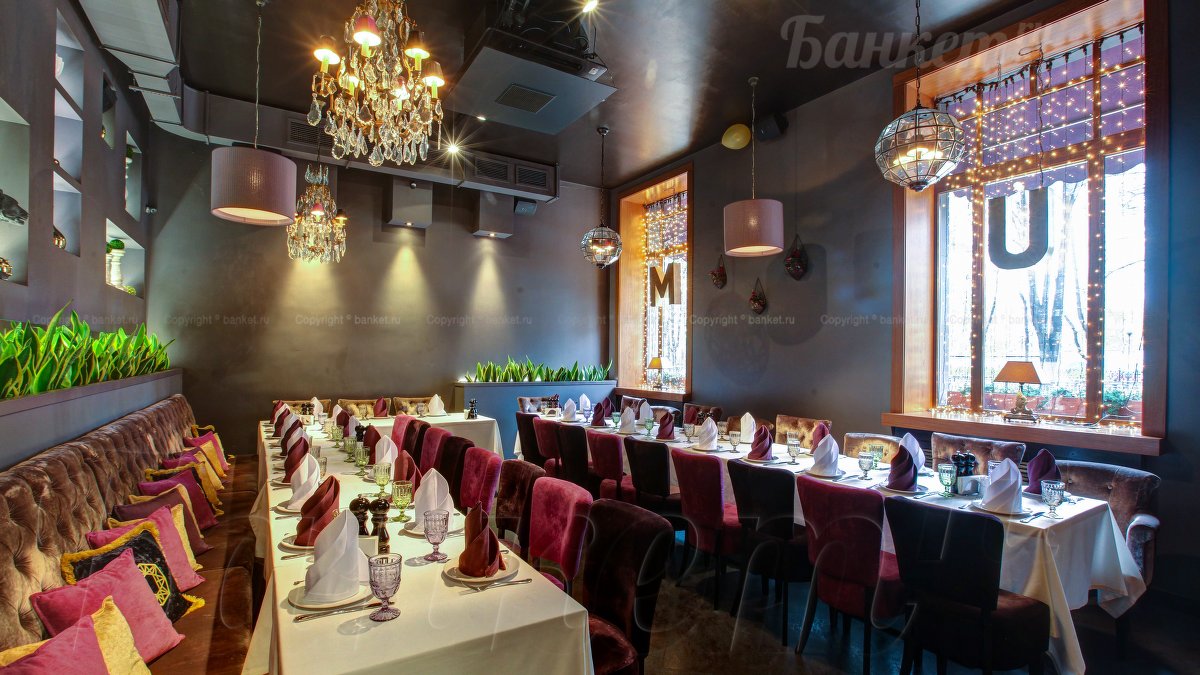 Основной зал — PLUM Restaurant & Bar