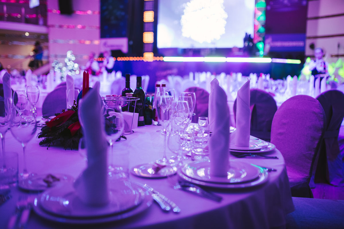 Основной зал — Мир